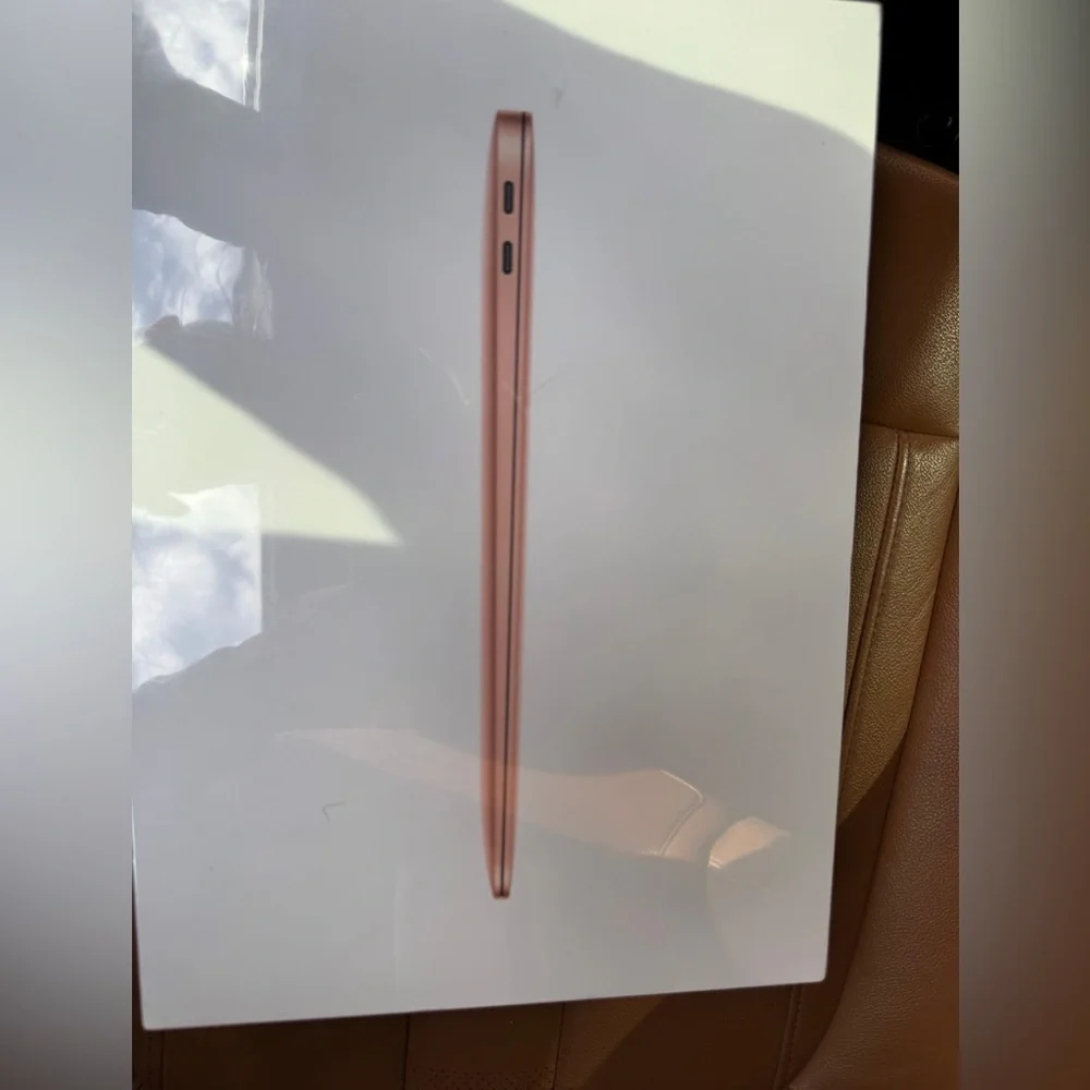 macbook 13 inch with apple m1 chip 8gb unifed memory 256 gb brand new